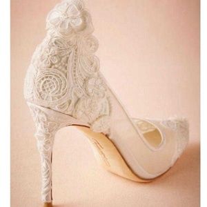 Vince Camuto "Victoria" bridal heels, size 7